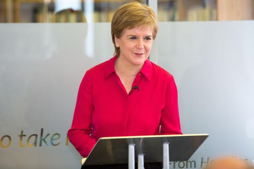 Bà Nicola Sturgeon được trả tự do