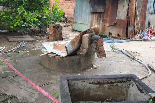Bé trai 8 tuổi rơi xuống giếng sâu 20 m