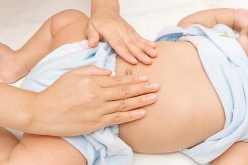 Bệnh ít gặp khiến bé gái một tuổi suýt hoại tử buồng trứng