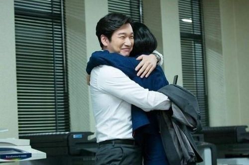 Thử thách ôm người lạ gây phẫn nộ ở Hàn Quốc