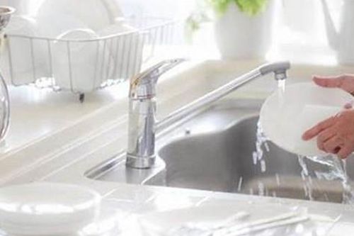 Cần thay đổi ngay kẻo hại cả nhà nếu bạn đang rửa bát theo cách này