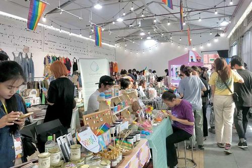 Khám phá sự đa dạng tại Hội chợ 'PRIDE ON - Tháng Tự hào'