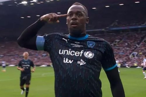 Usain Bolt ghi bàn cực đỉnh tại Old Trafford, ăn mừng bắt chước Rashford để 'tỏ tình' MU?