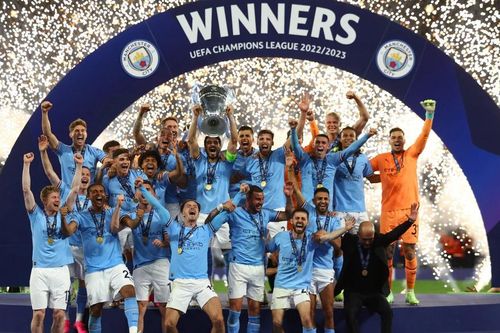 Cú ăn ba đưa Man City vào lịch sử