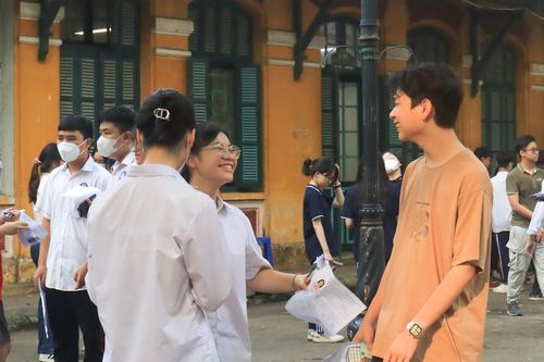 Gợi ý lời giải môn Toán chuyên thi vào lớp 10 của Hà Nội