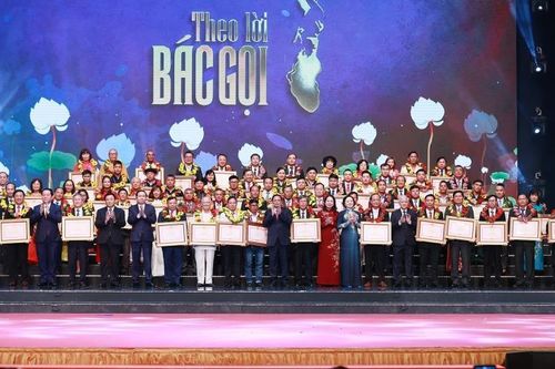 Thủ tướng Phạm Minh Chính: Mỗi điển hình tiên tiến lan tỏa tinh thần, đạo đức, ý thức trách nhiệm và sự cống hiến