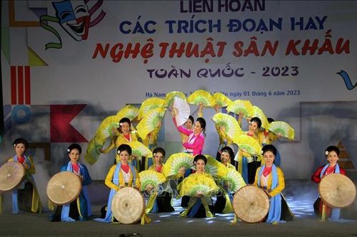 Rằng hay thì thật là hay!