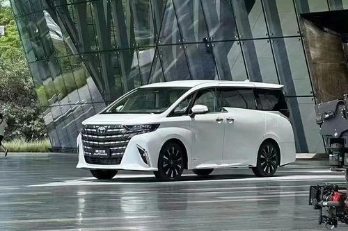 Toyota Alphard 2024 lộ diện 'bằng xương, bằng thịt' trước ngày ra mắt