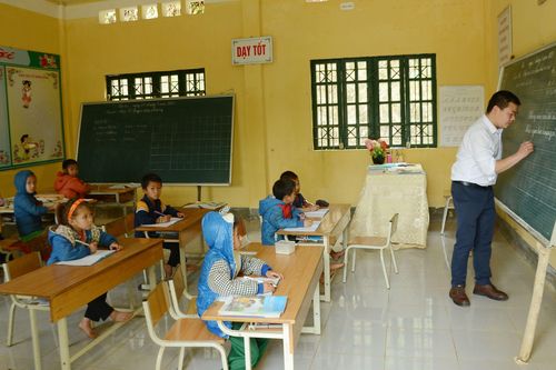 Bám bản 'gieo mầm' tương lai