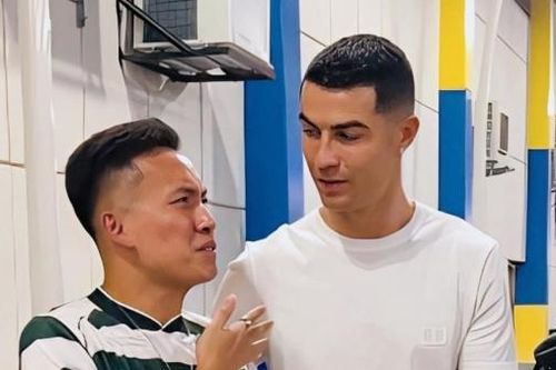VĐV Đỗ Kim Phúc gặp gỡ và tặng nón lá siêu sao Cristiano Ronaldo tại Al Nassr FC