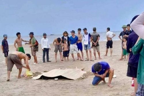 Thăm hỏi gia đình 3 trẻ bị đuối nước