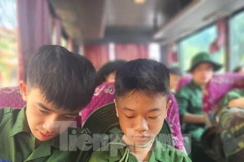 Chiến sỹ nhí Lạng Sơn thể hiện quyết tâm 'Thép đã tôi thế đấy'