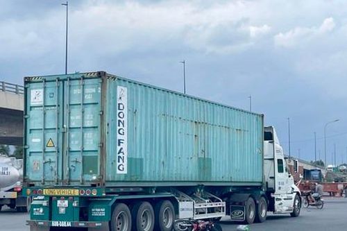 Mẹ và con gái chết thảm dưới bánh xe container ở TPHCM