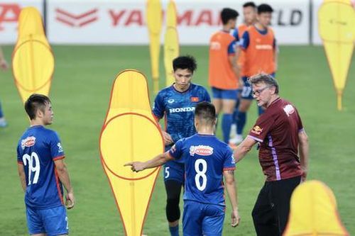 Cháy vé trận giao hữu đội tuyển Việt Nam với Hong Kong (Trung Quốc)