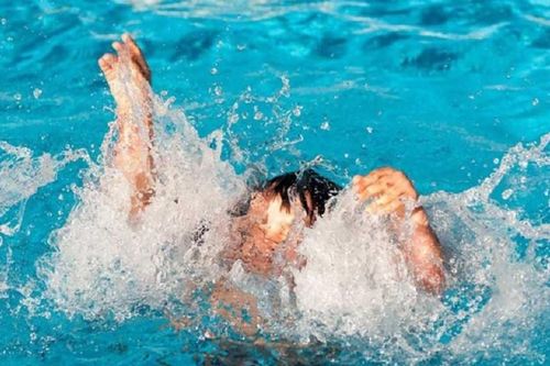 Bé trai 5 tuổi chết đuối dưới hồ bơi nhà hàng tiệc cưới