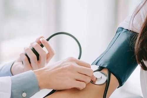 Những người dễ bị cao huyết áp, cách đơn giản giúp giảm chỉ số