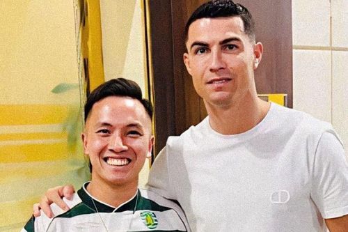 Ronaldo nhận quà đặc biệt từ fan Việt Nam