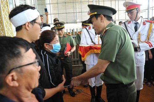 Vụ việc xảy ra ở Đắk Lắk: Cấp bằng 'Tổ quốc ghi công' cho 6 liệt sĩ