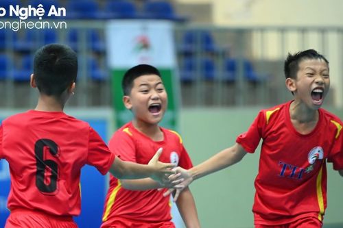 Nhi đồng Cửa Lò bất ngờ có chiến thắng trước Nhi đồng Đô Lương