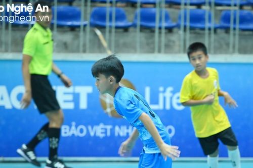 Bên lề sân cỏ: Chỉ có tiến không có lùi!