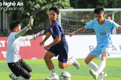 Đội thiếu niên Yên Thành thắng đậm đội thiếu niên Cửa Lò