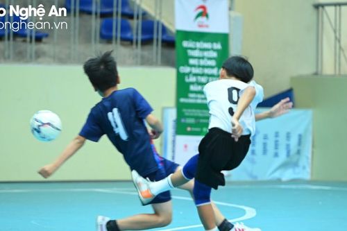 Thắng đậm Nhi đồng Quế Phong, Nhi đồng Quỳ Hợp lấy vé vào tứ kết