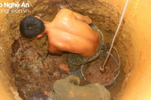 Vất vả nghề đào giếng khơi mùa nắng nóng