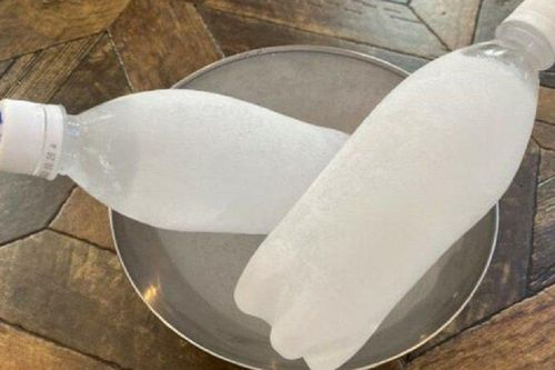 Mẹo làm mát phòng cực dễ chỉ với 2 chai nước
