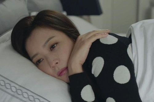 Bưng bát chè cho chị dâu, chị liếc nhìn một cái rồi buông câu phũ phàng khiến cả nhà dậy sóng