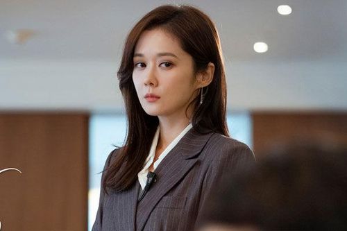 Thấy chị dâu tương lai ăn mặc xuề xòa, tôi thất vọng cho tới khi tình cờ nghe được cuộc điện thoại làm ăn của chị