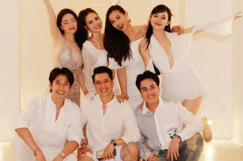 Huyền Lizzie được hội bạn thân 'đánh úp' tổ chức sinh nhật, sự xuất hiện của 1 người gây chú ý