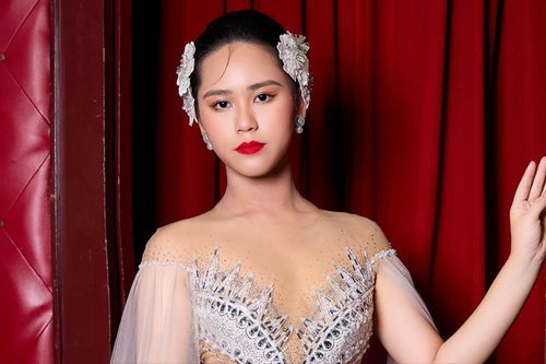 Bella Vũ gây ấn tượng với nhan sắc thăng hạng được ví là 'tiểu Băng Băng', người đồng hành gây bất ngờ