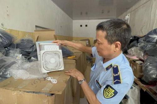 Hà Nội: Phát hiện, thu giữ lượng lớn quạt điện không rõ nguồn gốc xuất xứ