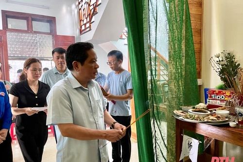 Thăm hỏi, động viên gia đình 3 trẻ bị đuối nước tại thị xã Nghi Sơn và huyện Nông Cống