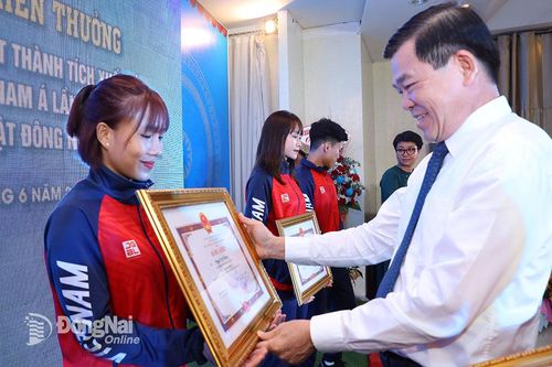 Khen thưởng VĐV Đồng Nai đạt thành tích xuất sắc tại SEA Games 32 và ASEAN PARA Games 12
