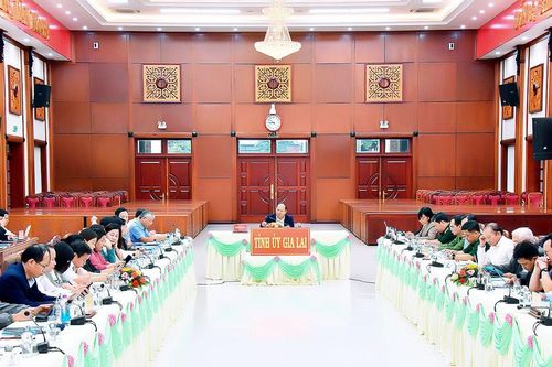 Tiếp tục đề cao vai trò, trách nhiệm nêu gương của cán bộ, đảng viên