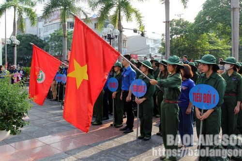 Gần 100 'chiến sỹ nhí' tham gia học kỳ quân đội