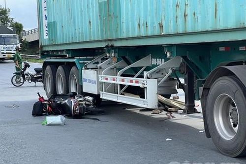Vừa từ quê lên TPHCM, mẹ và con gái tử vong dưới bánh xe container