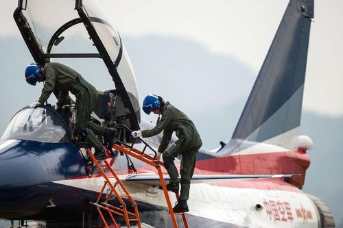 Phương Tây lo lắng khi Trung Quốc chiêu mộ nhiều cựu phi công NATO