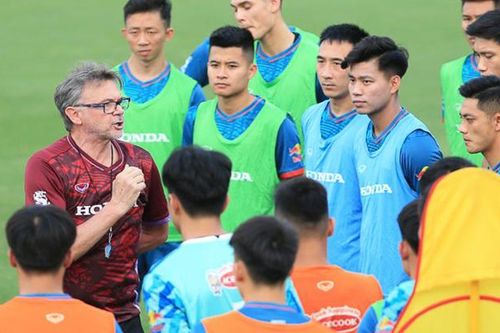 Hết vé trận tuyển Việt Nam vs Hong Kong (Trung Quốc)