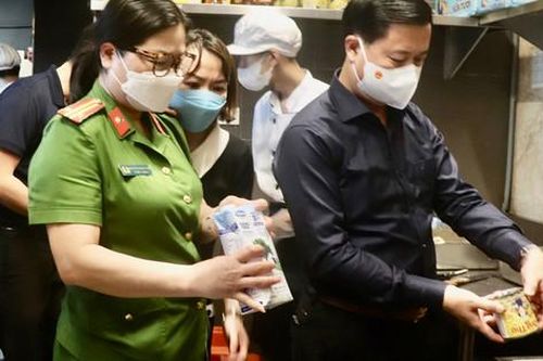 Coi chừng ngộ độc thực phẩm khi đi du lịch