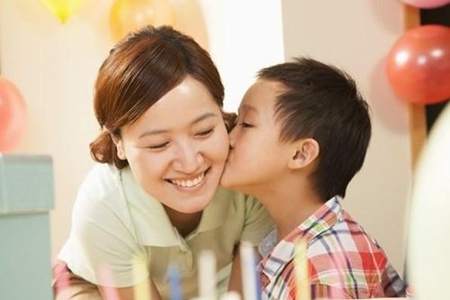 Nghiên cứu khoa học: Trẻ được bố mẹ dạy lòng biết ơn từ sớm, lớn lên sẽ lạc quan, yêu đời và hạnh phúc hơn những bạn cùng trang lứa