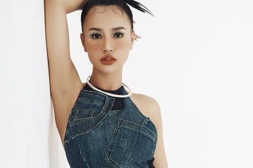 Nữ DJ hot nhất miền Bắc khoe eo thon, dáng nuột với đồ jean tái chế