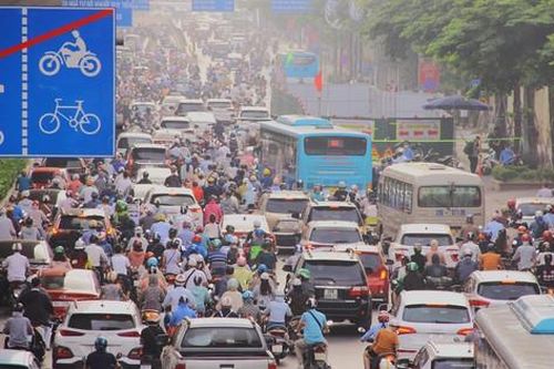 Chỉ mới 1 lô cốt mọc lên, đường Nguyễn Trãi đã ùn ứ kéo dài