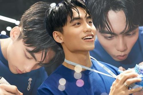 MONO liên tục 'ghi điểm' vì tinh tế và chiều fan tại buổi kí tặng