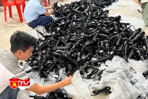 Tạm giữ hơn 400 chiếc máy sấy tóc nghi giả nhãn hiệu Panasonic