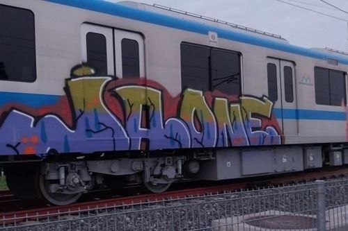 Người nước ngoài vẽ bậy lên tàu metro sẽ bị xử lý ra sao?