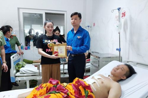 Tặng Huy hiệu Tuổi trẻ dũng cảm cho cán bộ, chiến sĩ tại Đắk Lắk