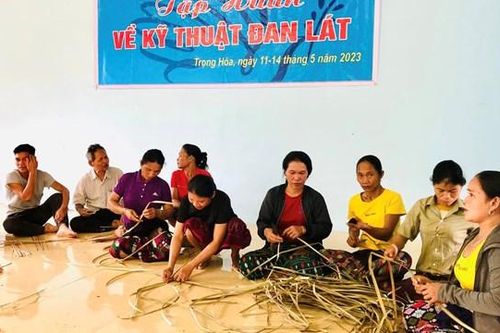 Hỗ trợ phụ nữ giảm nghèo bền vững