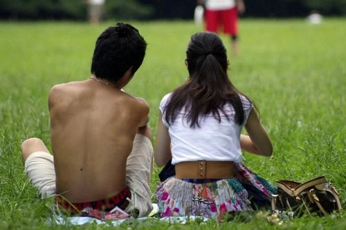 Nỗ lực mai mối là con dao hai lưỡi ở Nhật Bản